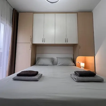 Azure Iris By Adriatic Living Apartment